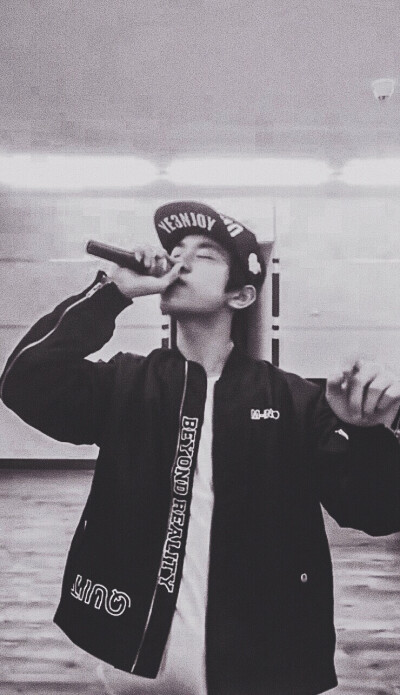 易烊千玺 最帅 唱歌