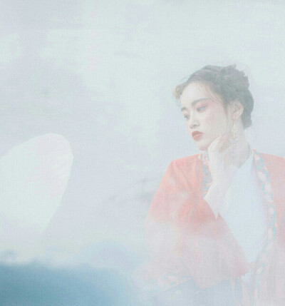 云青青兮欲雨，水澹澹兮生烟。