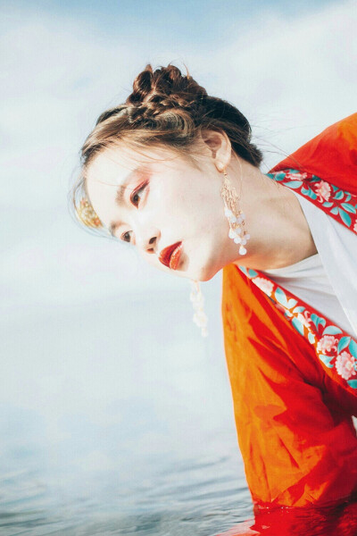 云青青兮欲雨，水澹澹兮生烟。