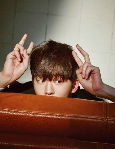 南柱赫 画报 模特 演员 壁纸 帅哥 男生