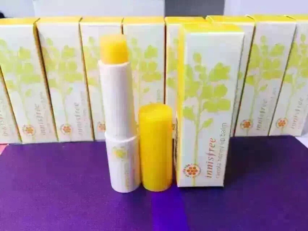 ?innisfree 悦诗风吟?油菜花蜂蜜润唇膏?油菜花蜂蜜唇棒一直是秋冬季节?悦家的畅销产品?含有高达40%的济州岛油菜花蜂蜜成份?气味芳香味道甜蜜?滋润干燥的唇部?强效保湿?使唇部富有水润细滑光泽?秋季护肤新体验?全新济州岛油菜花蜂蜜系列?