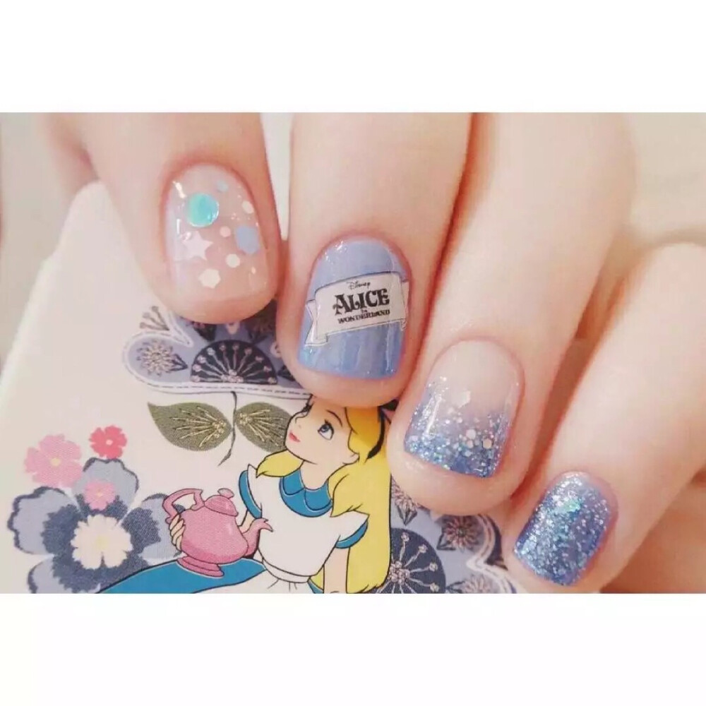 美甲 蓝 渐变