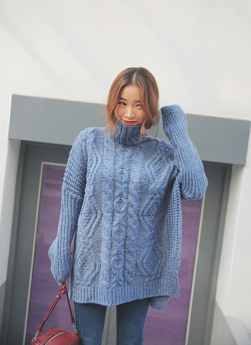 时尚款麻花编织下摆开衩针织衫-蓝色