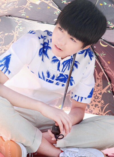 #王俊凯# #TFBOYS王俊凯# #TFBOYS# 饭修图 cr：最近RP很差的冰冰酱