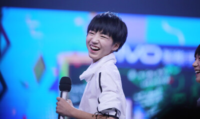 #王俊凯# #TFBOYS王俊凯# #TFBOYS# 140520 快乐大本营录制 cr：怪_Ayi