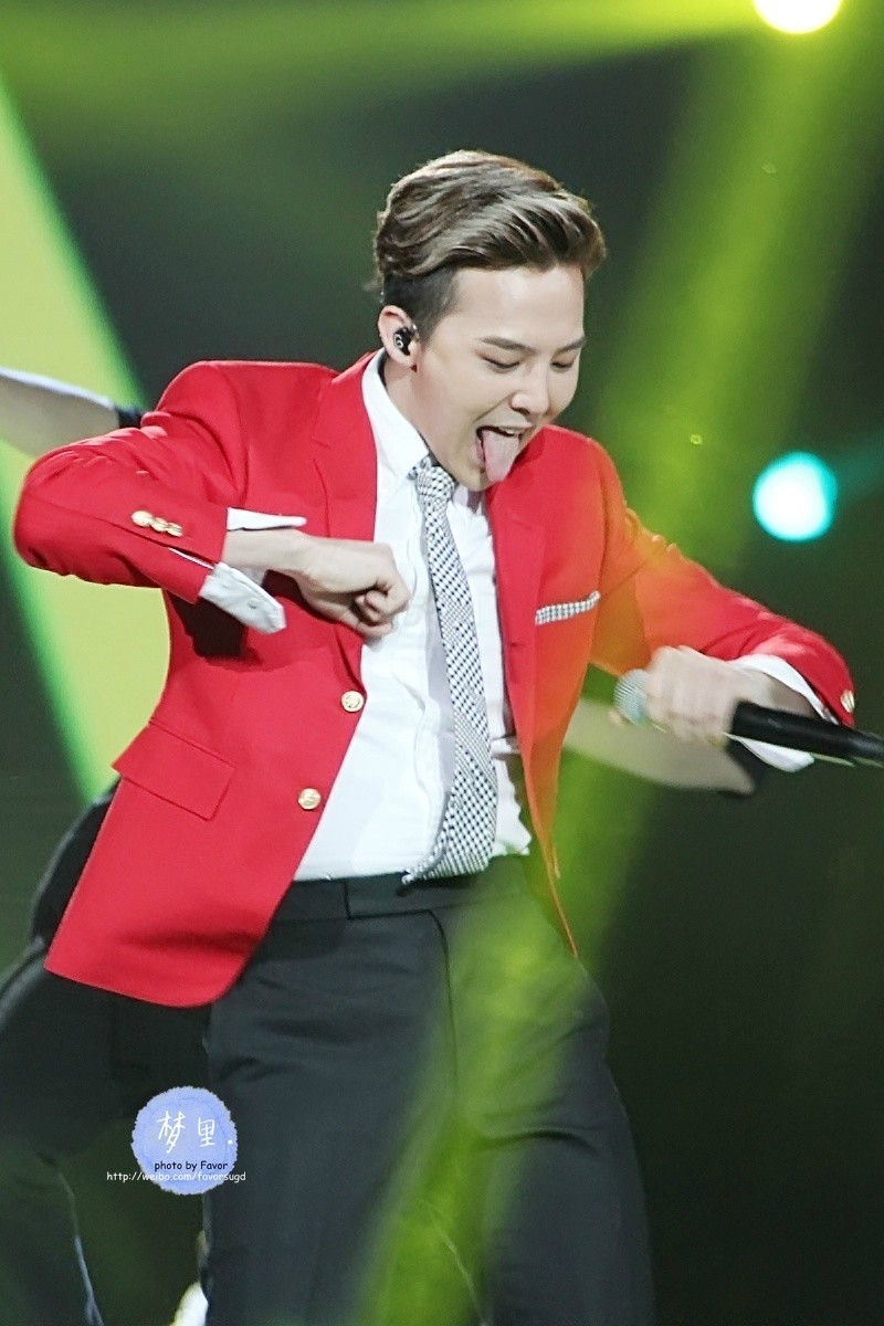 权大宝贝,权志龙,灯光下的你太美好,小红西装太赞(2961