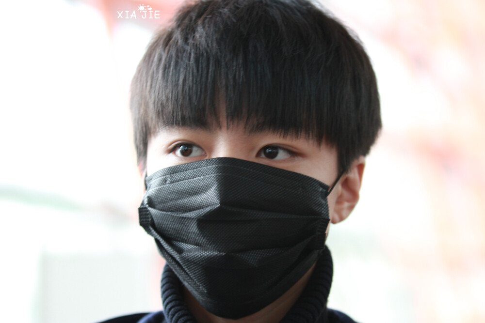 #王俊凯# #TFBOYS王俊凯# #TFBOYS#151127 重庆江北机场-北京首都机场 cr：滴滴滴叭叭呜