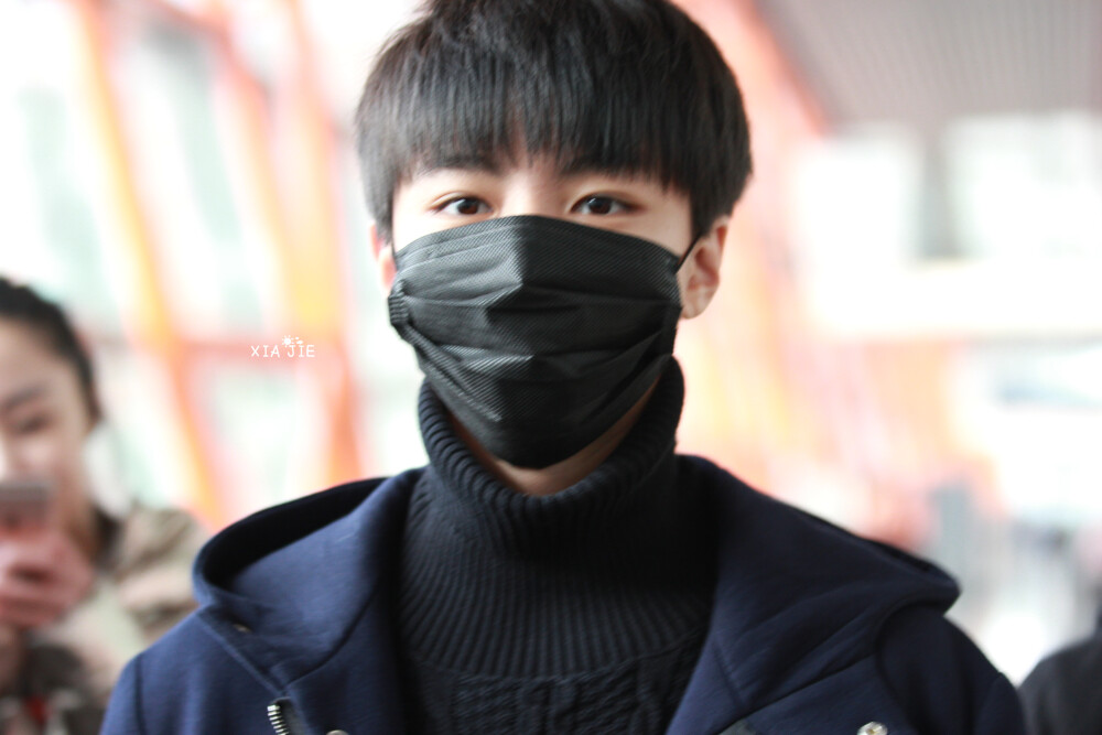 #王俊凯# #TFBOYS王俊凯# #TFBOYS#151127 重庆江北机场-北京首都机场 cr：滴滴滴叭叭呜