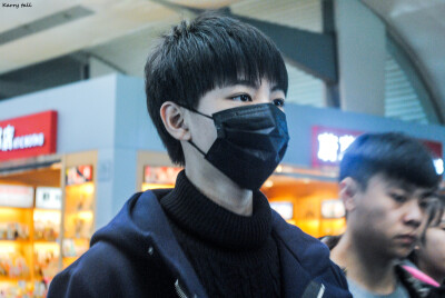 #王俊凯# #TFBOYS王俊凯# #TFBOYS#151127 重庆江北机场-北京首都机场 cr：俊俊要长得高高的