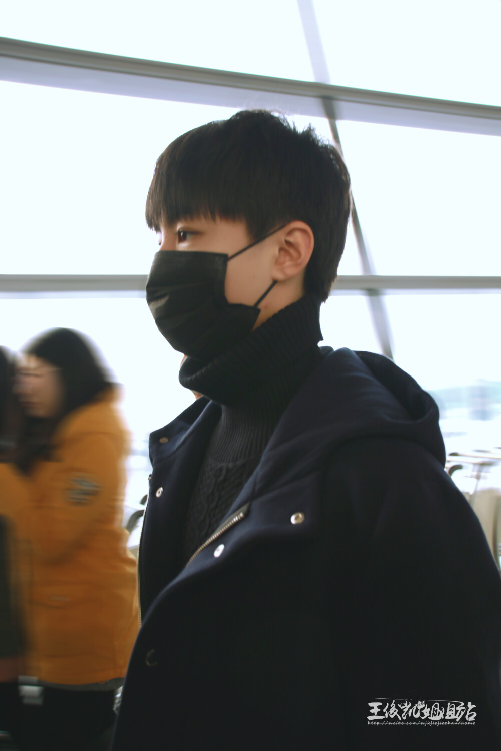 #王俊凯# #TFBOYS王俊凯# #TFBOYS#151127 重庆江北机场-北京首都机场 cr：王俊凯姐姐站