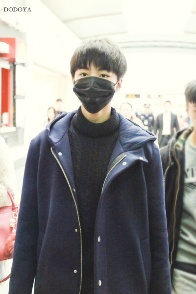 #王俊凯# #TFBOYS王俊凯# #TFBOYS#151127 重庆江北机场-北京首都机场 cr：真的好想吃火锅叻