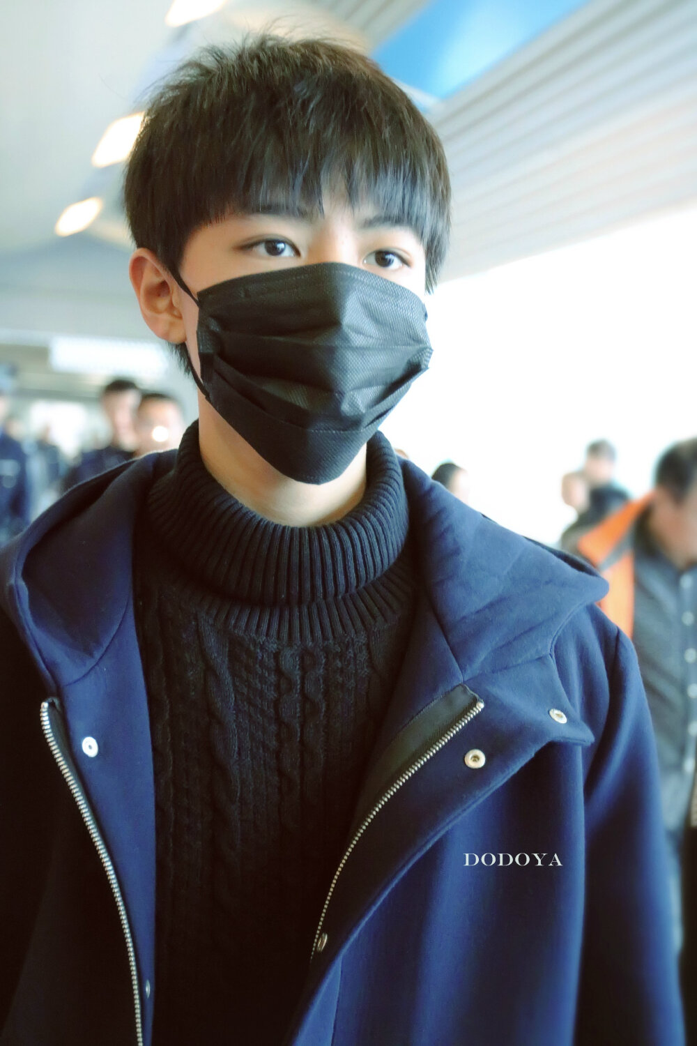 #王俊凯# #TFBOYS王俊凯# #TFBOYS#151127 重庆江北机场-北京首都机场 cr：真的好想吃火锅叻