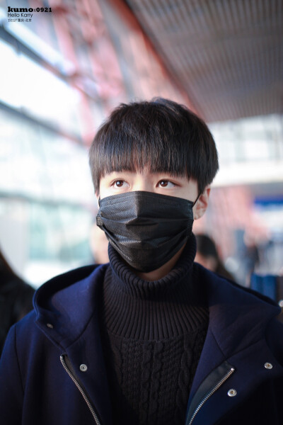 #王俊凯# #TFBOYS王俊凯# #TFBOYS#151127 重庆江北机场-北京首都机场 cr：KumoDesu_0921