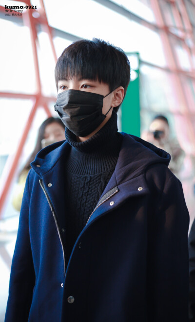 #王俊凯# #TFBOYS王俊凯# #TFBOYS#151127 重庆江北机场-北京首都机场 cr：KumoDesu_0921