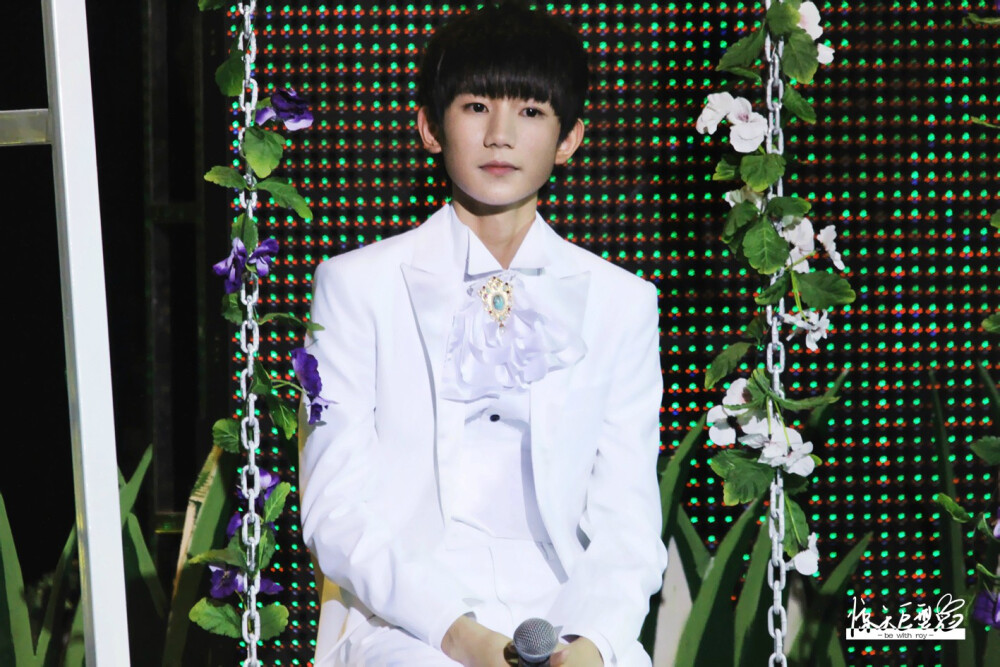 TFBOYS王源 151108《王源的森林小夜曲》生日会cr:惊天巨型兔