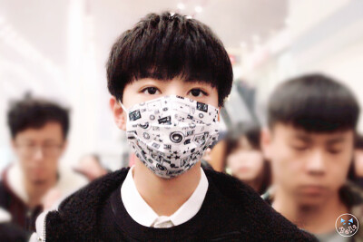 #王俊凯# #TFBOYS王俊凯# #TFBOYS# 151130 北京首都机场-重庆江北机场 cr：小凯的小螃蟹Bella