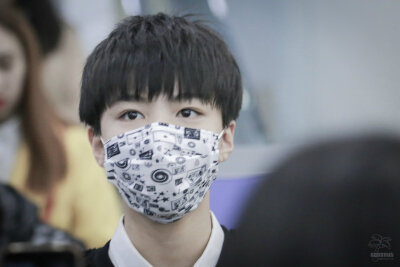 #王俊凯# #TFBOYS王俊凯# #TFBOYS# 151130 北京首都机场-重庆江北机场 cr：CoconutBoys