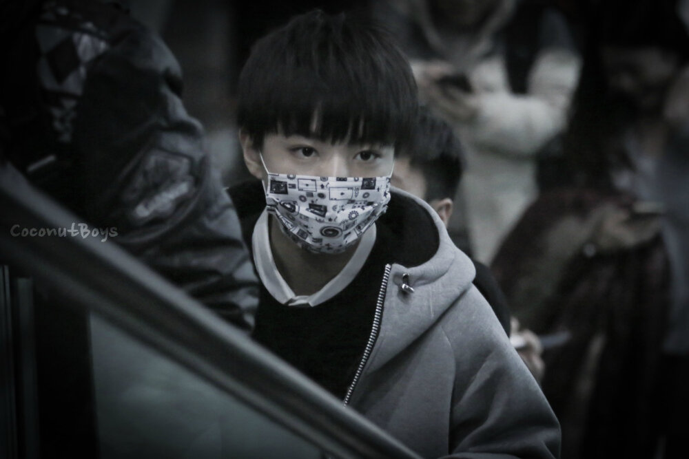 #王俊凱# #TFBOYS王俊凱# #TFBOYS# 151130 北京首都機場-重慶江北機場 cr：CoconutBoys