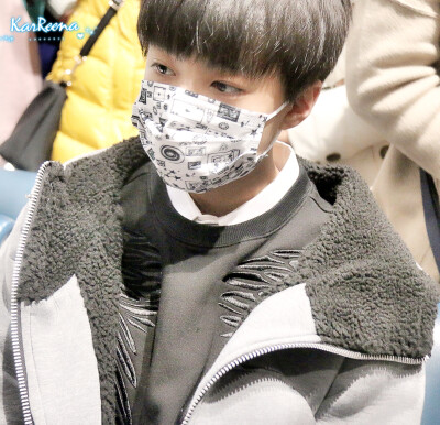 #王俊凯# #TFBOYS王俊凯# #TFBOYS# 151130 北京首都机场-重庆江北机场 cr：KarReena