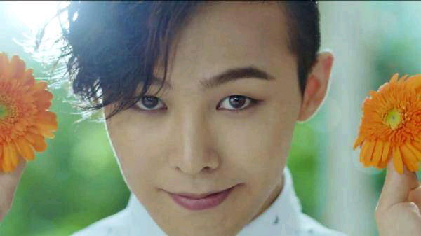 #G-Dragon 权志龙 GD#拍摄图系列 我们所爱的那个少年阿 他笑起来的样子 总是那么美好