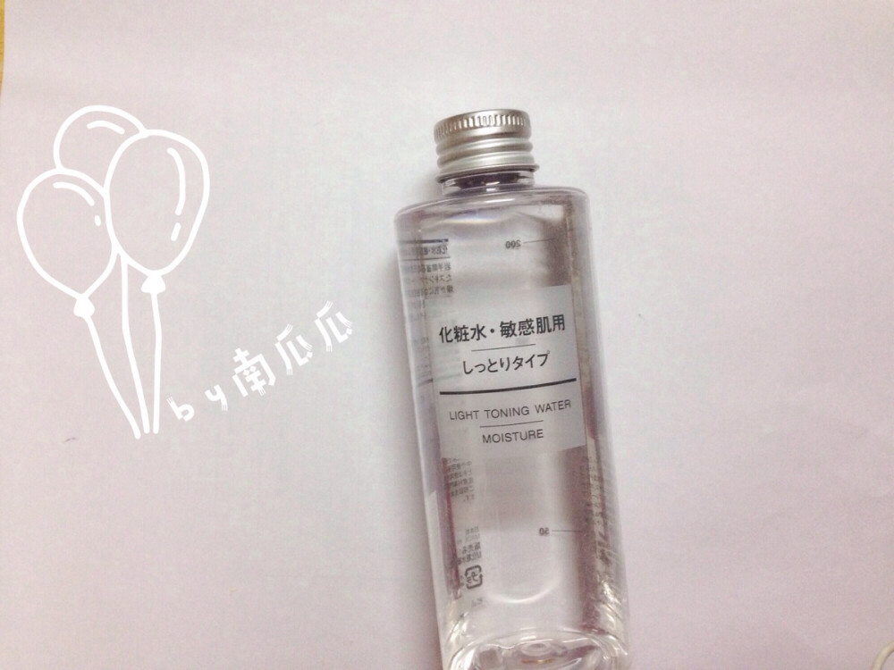 |muji敏感肌用保湿化妆水清滋润型|200ml/65RMB。也算平价水，不是敏感肌，只是图个保湿，保湿力度中等，拍上脸不粘腻。