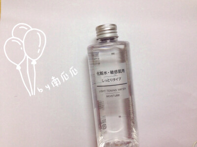 |muji敏感肌用保湿化妆水清滋润型|200ml/65RMB。也算平价水，不是敏感肌，只是图个保湿，保湿力度中等，拍上脸不粘腻。