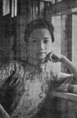 陆小曼（1903年－1965年），江苏常州人，近代女画家。师从刘海粟、陈半丁、贺天健等名家，晚年被吸收为上海中国画院专业画师。曾参加新中国第一次和第二次全国画展。陆小曼擅长戏剧，曾与徐志摩合作创作五幕话剧《卞…