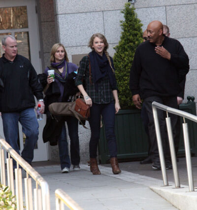 LEAVING HER HOTEL IN LONDON, ENGLAND-MARCH 30TH