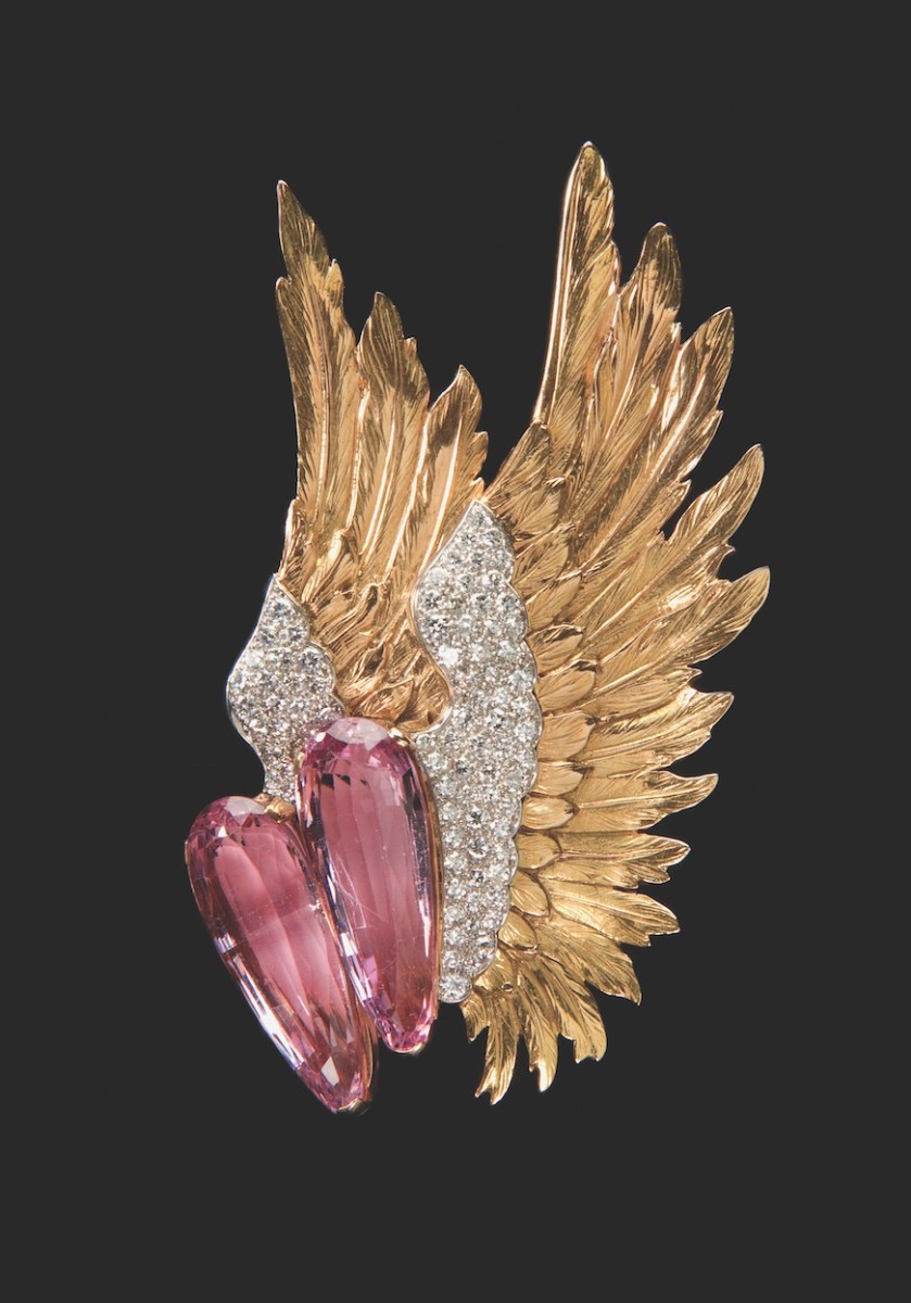 粉红色黄玉、黄金和钻石的“翅”胸针，1939
