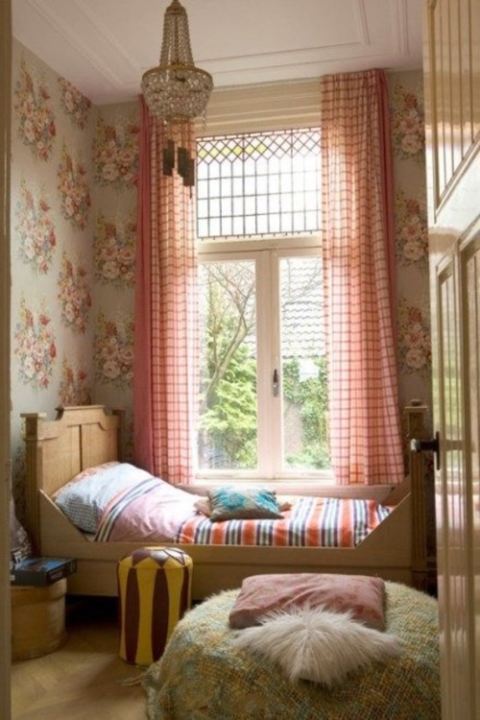 粉粉嫩嫩的小卧室