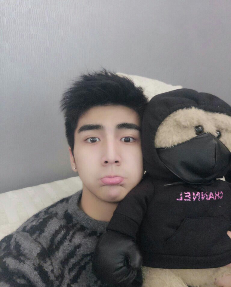 好想做旁边那只熊，大暖男张思帆