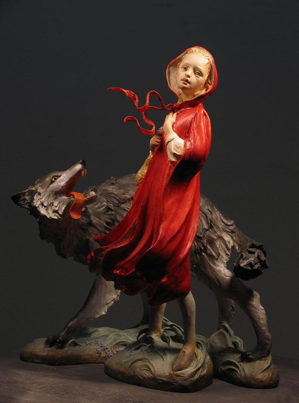 Little Red & her Wolf（小红帽与大灰狼）。来自于Forest Rogers的作品。forestrogers.com