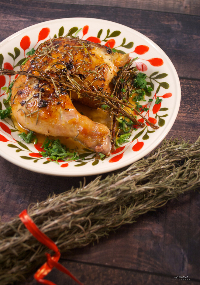 Rosemary Baked Chicken Thigh This recipe makes a filling dinner for a table of 4. It could be a dish to make on a weekend night for the family. I love to eat any form of roasted chicken with crispy skin. The golden color of the skin always makes the chic