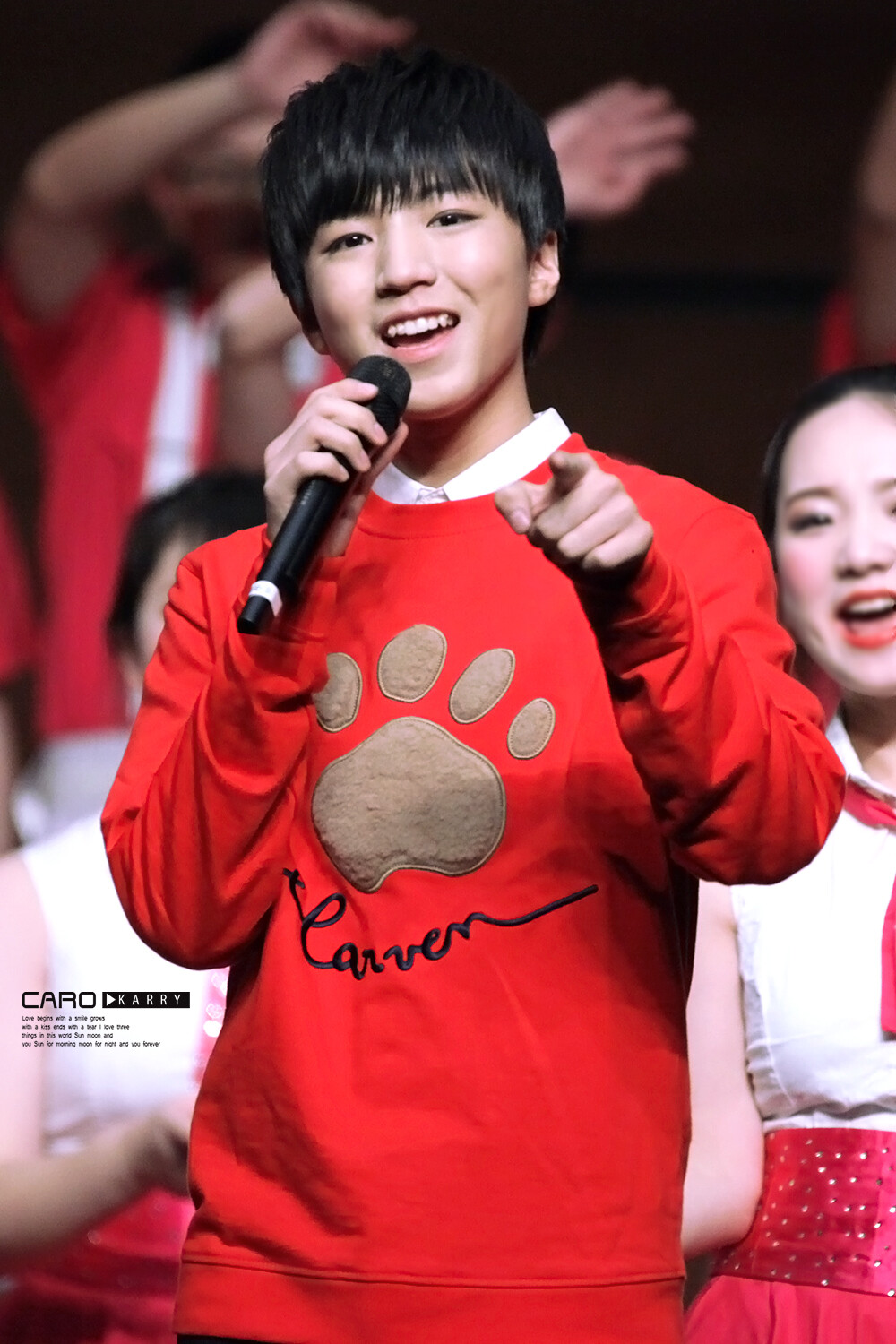 #王俊凯##王俊凯八中新年音乐会# 2016.01.03 一个特别特别喜庆的蓝孩