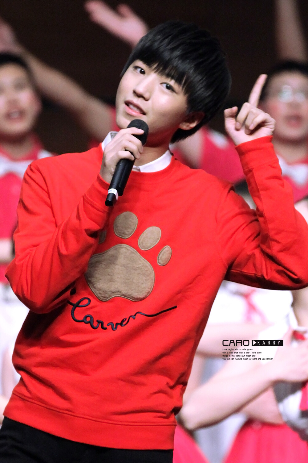 #王俊凯##王俊凯八中新年音乐会# 2016.01.03 一个特别特别喜庆的蓝孩