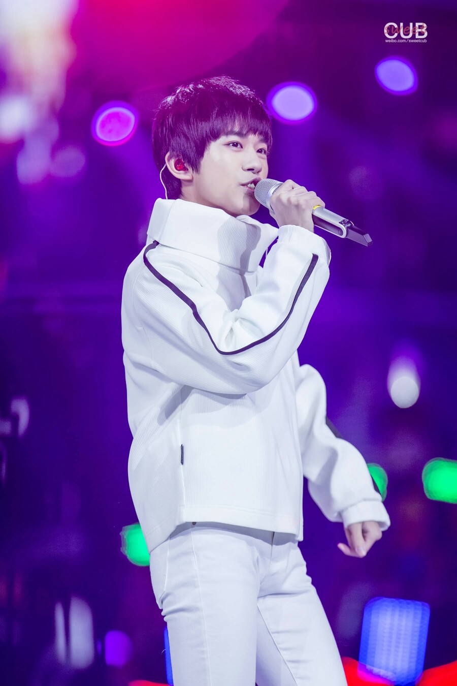 但愿你的眼睛只看得到笑容