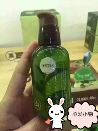 明星产品!!韩国innisfree悦诗风吟绿茶籽补水保湿精华3秒小绿瓶
初步精华在洗脸后的三秒内使用~ 皮肤第一时间，更快地吸收~
保湿，清爽，不油腻~~ 非常清新的感觉
如水珠破裂般的手感，柔和清爽易吸收
快速呵护皮肤…