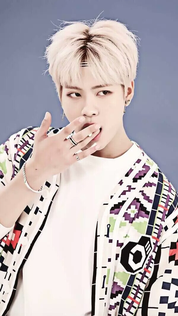 GOT7是韩国JYPEntertainment于2014年推出的男子组合，七名成员包括林在范（JB.）、朴珍荣（Jr.）、段宜恩（Mark）、王嘉尔（Jackson）、崔荣宰（YoungJae）、BamBam、金宥谦（YuGyeom）