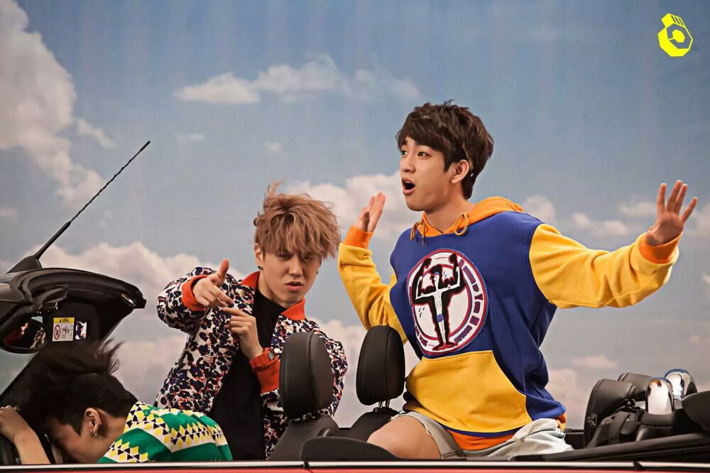 GOT7是韩国JYPEntertainment于2014年推出的男子组合，七名成员包括林在范（JB.）、朴珍荣（Jr.）、段宜恩（Mark）、王嘉尔（Jackson）、崔荣宰（YoungJae）、BamBam、金宥谦（YuGyeom）