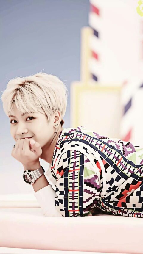 GOT7是韩国JYPEntertainment于2014年推出的男子组合，七名成员包括林在范（JB.）、朴珍荣（Jr.）、段宜恩（Mark）、王嘉尔（Jackson）、崔荣宰（YoungJae）、BamBam、金宥谦（YuGyeom）