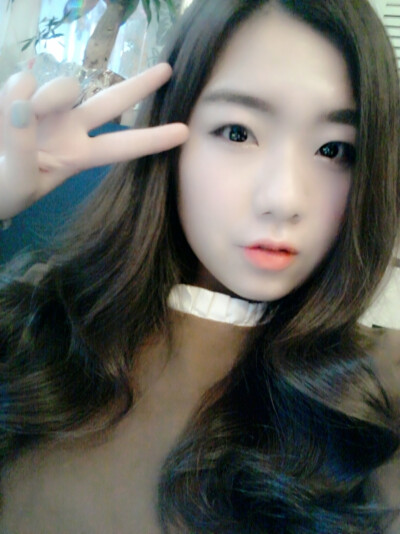 关于“二十几岁是不是人生最艰难的日子”里面的一段话我很深刻“这段一无所有的日子其实是人生里最快乐的日子，看似什么都没有却又满满的可能，没有十几岁的懵懂和浑噩，没有婚姻没有孩子没有家庭的牵绊，每天所做所…