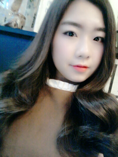 关于“二十几岁是不是人生最艰难的日子”里面的一段话我很深刻“这段一无所有的日子其实是人生里最快乐的日子，看似什么都没有却又满满的可能，没有十几岁的懵懂和浑噩，没有婚姻没有孩子没有家庭的牵绊，每天所做所…