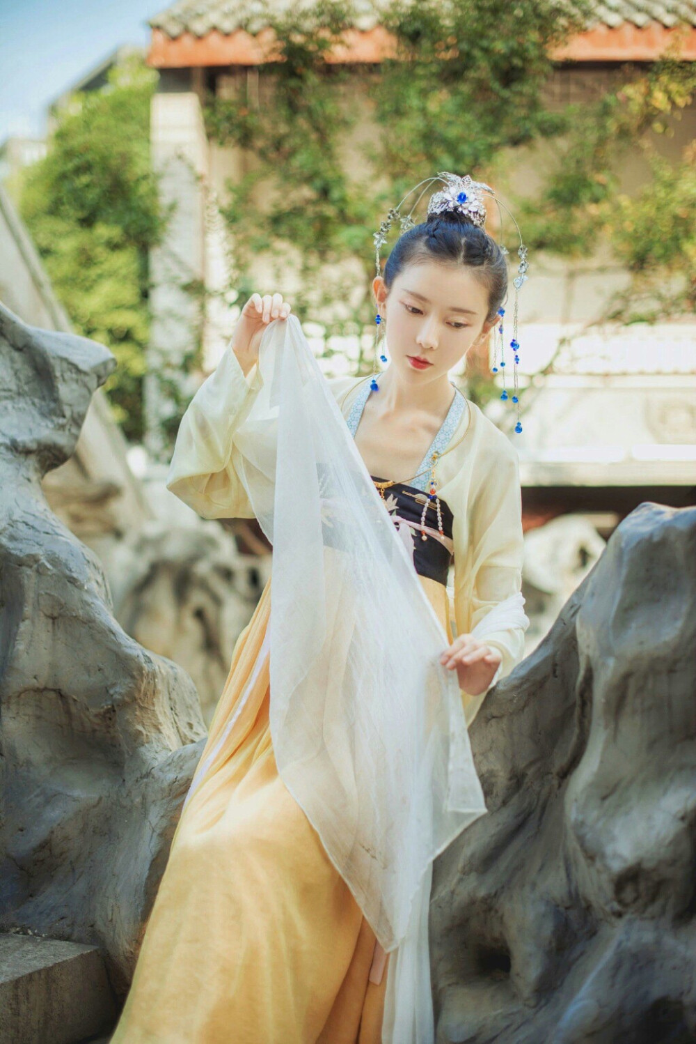 弥秋君，美人。