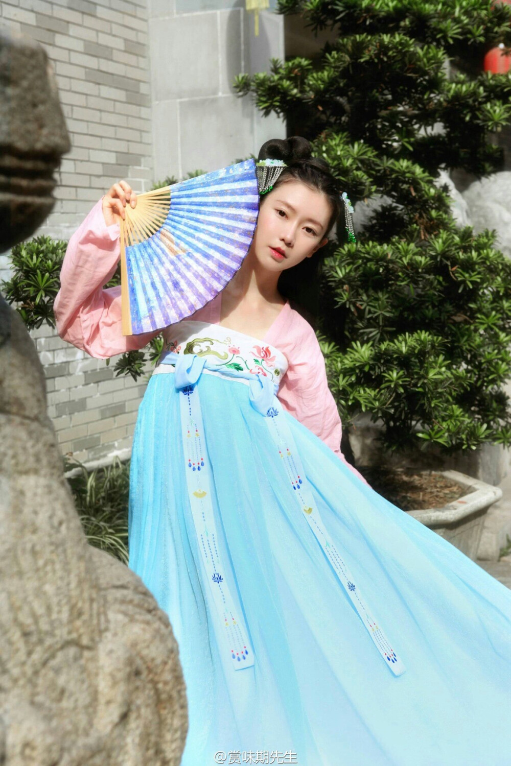 弥秋君，美人。