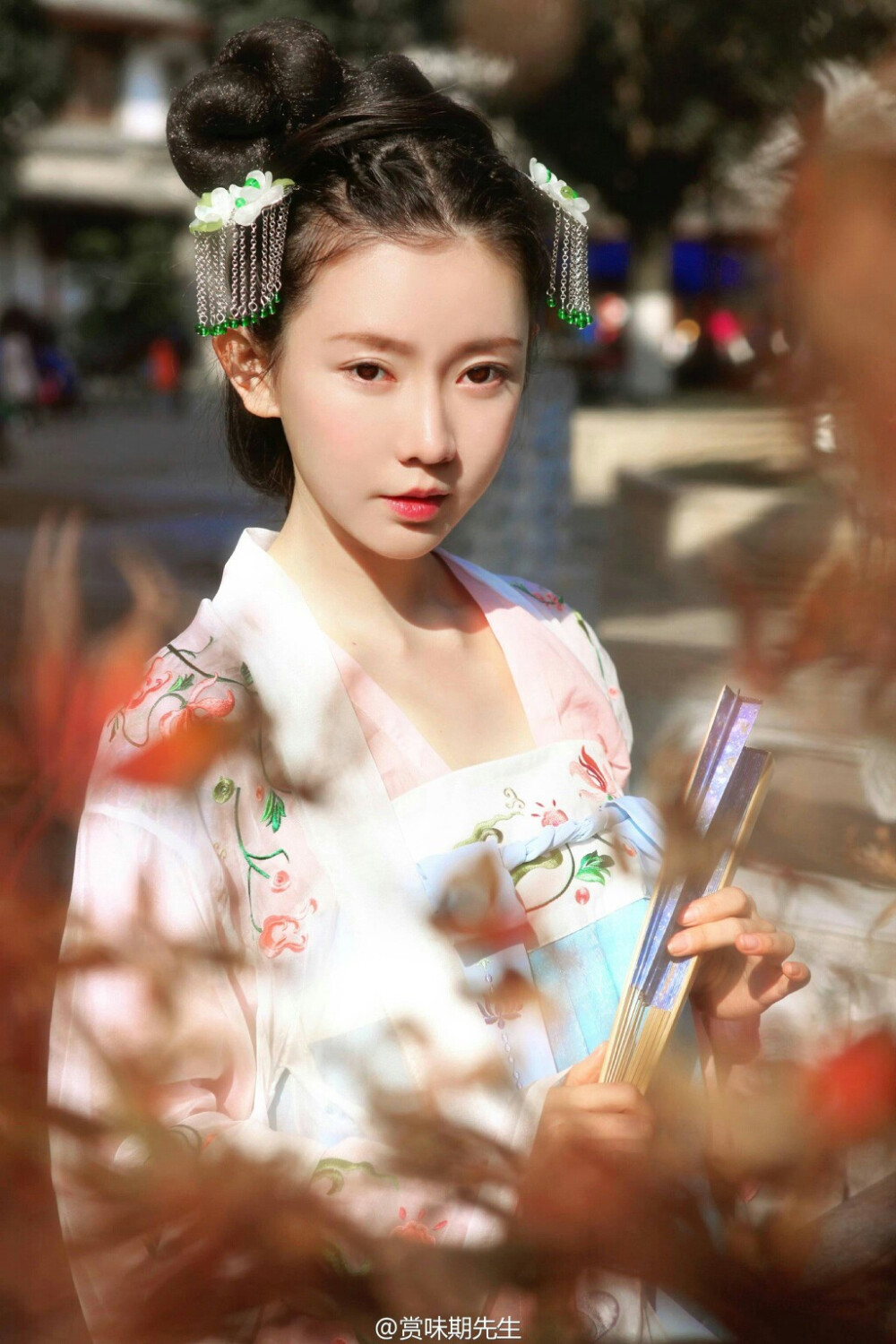 弥秋君，美人。