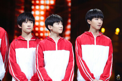 tfboys 151231 湖南卫视跨年演唱会【杜康泉上，宿雨新杨。你曾淡然如一缕香，却在枝头成为他人的远方。】