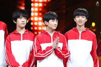 tfboys 151231 湖南卫视跨年演唱会【杜康泉上，宿雨新杨。你曾淡然如一缕香，却在枝头成为他人的远方。】