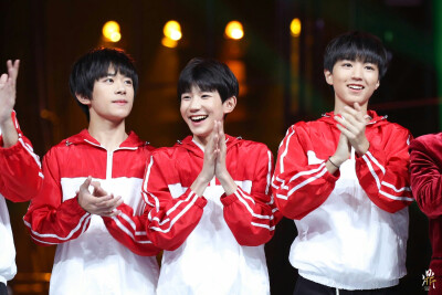 tfboys 151231 湖南卫视跨年演唱会【杜康泉上，宿雨新杨。你曾淡然如一缕香，却在枝头成为他人的远方。】