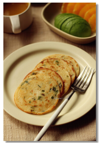 早餐:豆渣小煎饼,腰果南瓜米糊,水果~简单好吃