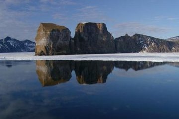 巴芬岛（Baffin Island）一译“巴芬兰”。世界第五大岛，加拿大最大的岛屿